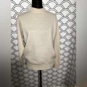 Uniqlo Beige Cable Knit Crewneck Sweater – Size Medium